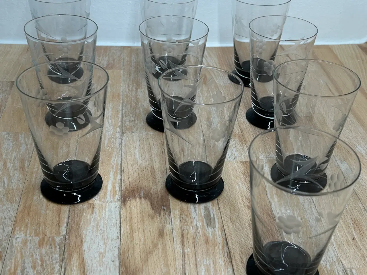 Billede 1 - Kastrup Glasværk, Lis med sort fod, Øl/Vandglas