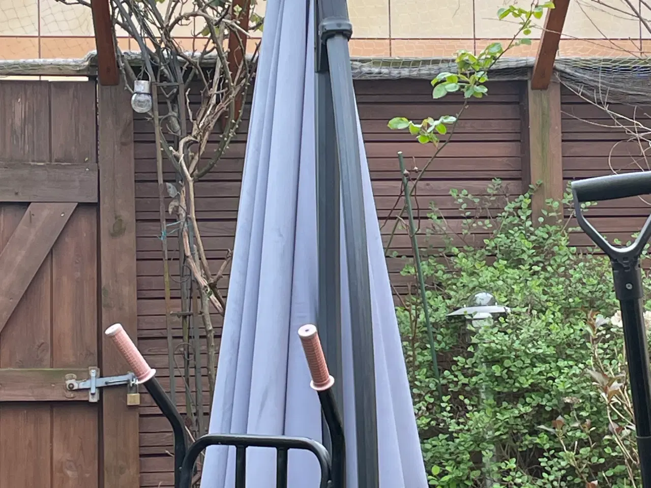Billede 2 - Hænge parasol til haven