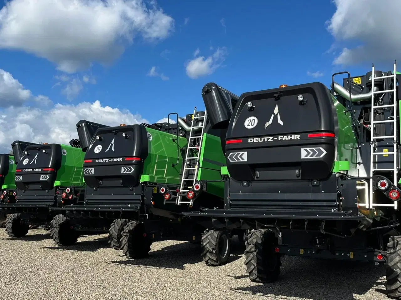 Billede 2 - Deutz-Fahr C7206 With 24feed - 7.2m header. New and unused Combine together with 7.2m header