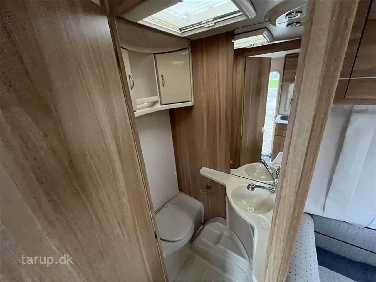 Billede 16 - 2014 - Caravelair Antares Luxe 527 Fortelt: Isabella Commodore Concept, mover, tv-antenne, sidesiddegruppe, kompressor køleskab m/ frostboks, 3 køjer og dobbeltseng