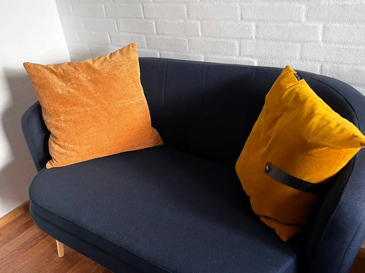 Billede 2 - 2 personers sofa i blåt stof
