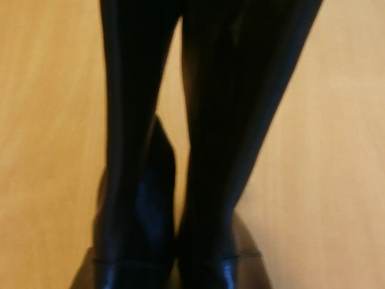 Billede 4 - Nye Støvler, Style, sort læder. Str.36.