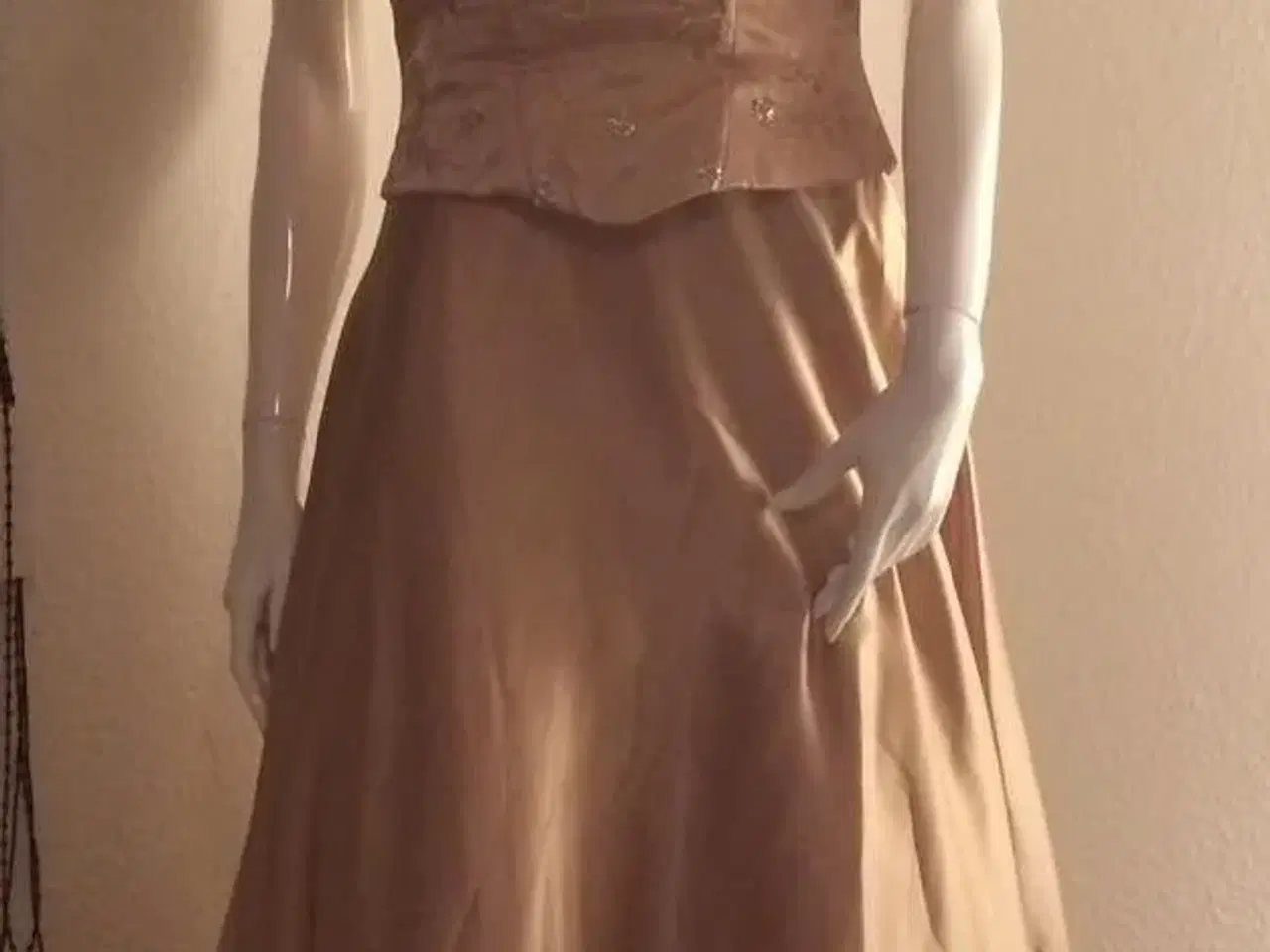 Billede 1 - Galla kjole