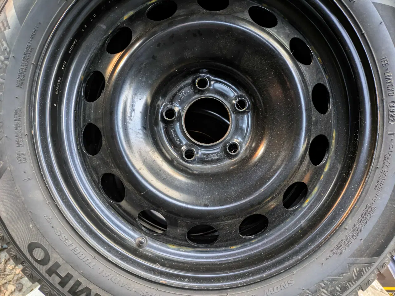 Billede 9 - næsten nye fælge med v.dæk 8 mm