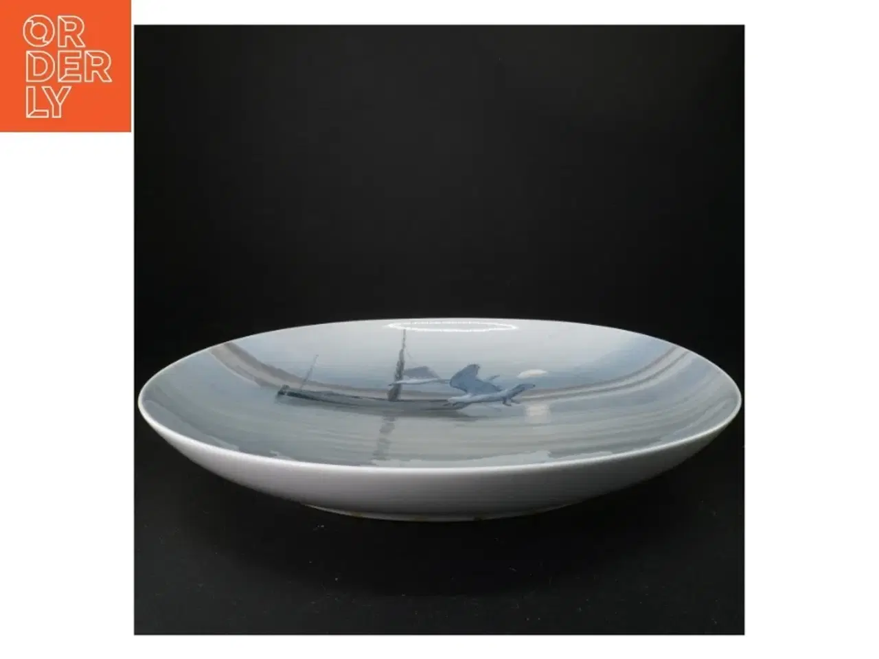 Billede 2 - Dekorativ keramikplatte med mågesmotiv fra Royal Copenhagen (str. 40 cm i diameter)