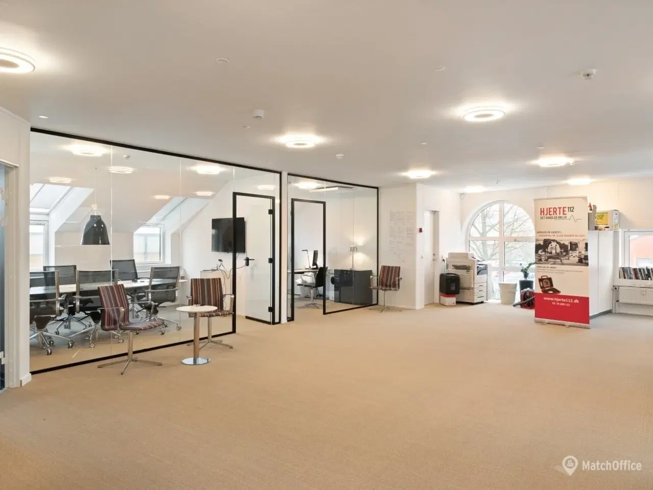 Billede 2 - Lyst og indbydende kontorlokale