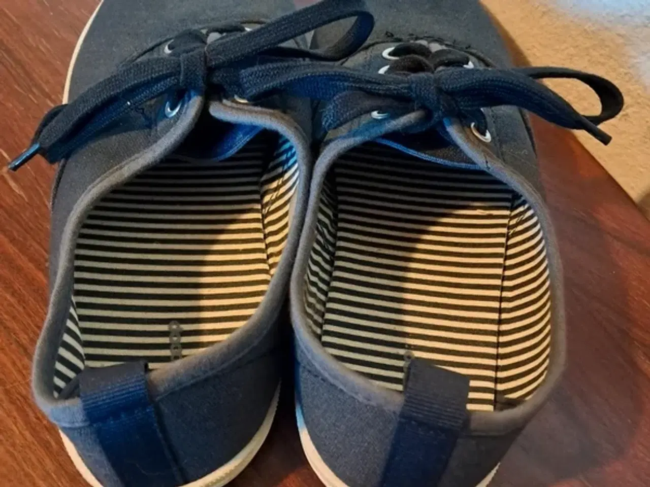 Billede 3 - Mørkeblå canvas-sneakers fra Coop – str. 38