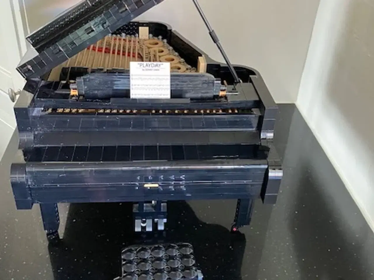 Billede 1 - LEGO piano bygget