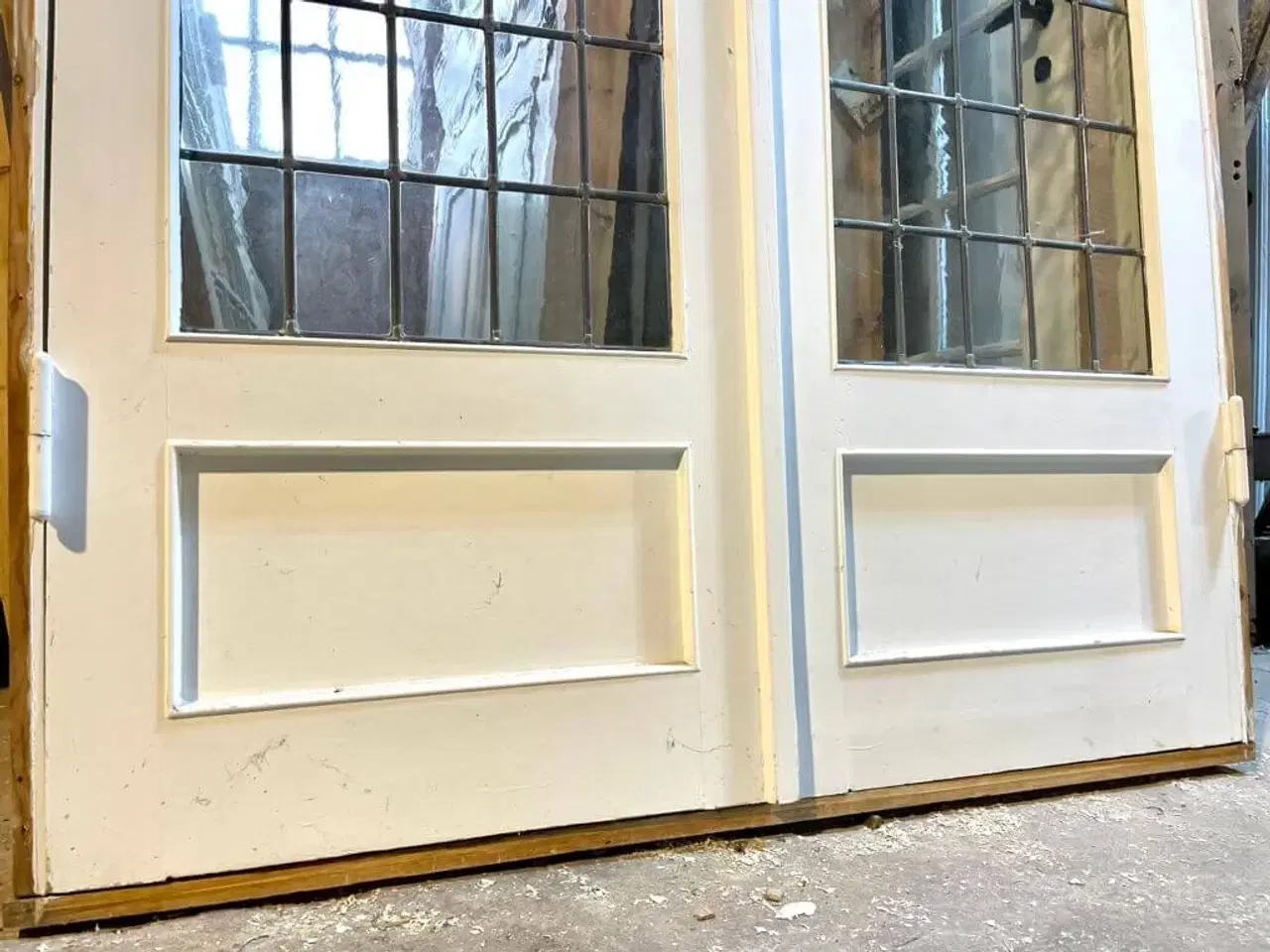 Billede 4 - Fin dobbeltdør m. blyindfattet glasparti