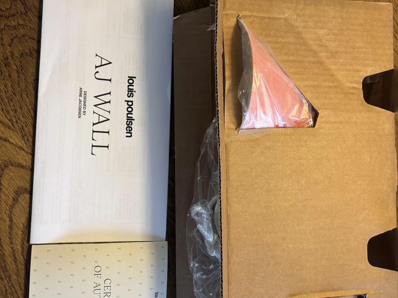 Billede 1 - Helt ny - Næbbet lampe af Arne Jacobsen