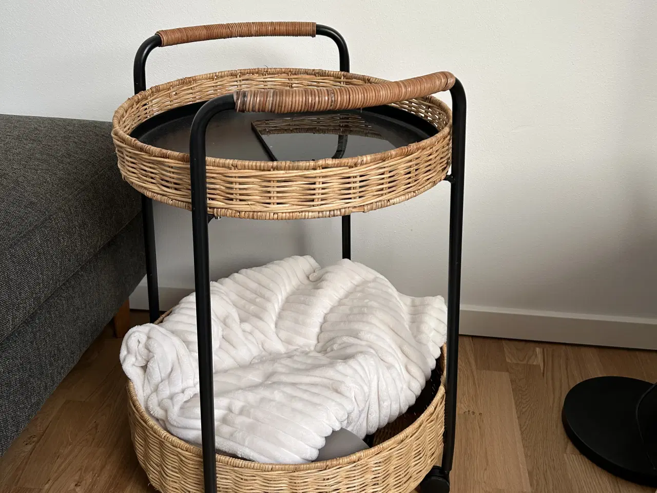 Billede 2 - Rundt rullebord med fletkanter