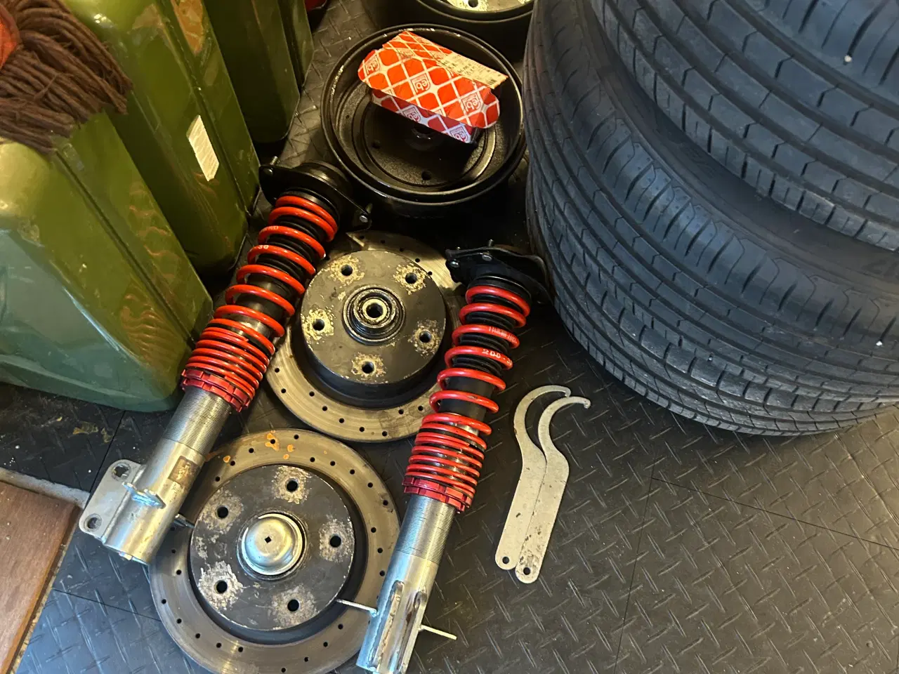 Billede 1 - Porsche fælge + dæk, komplet sænkningssæt til VW