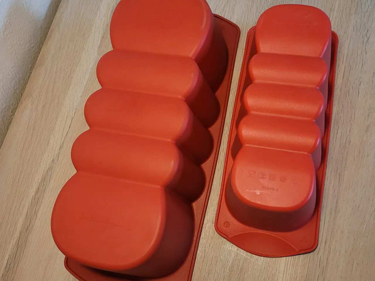 Billede 2 - Tupperware silikone bageforme stor og lille