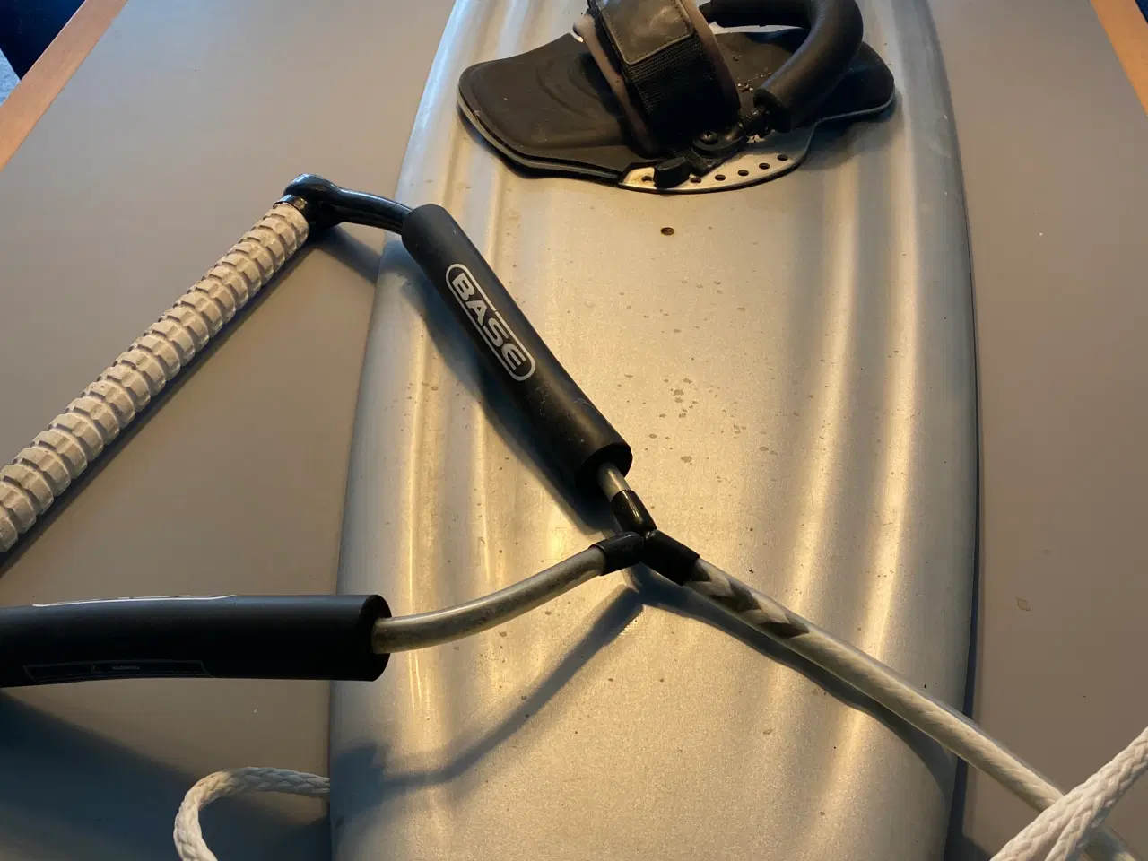Billede 1 - 145 cm Wakeboaed med vandski line