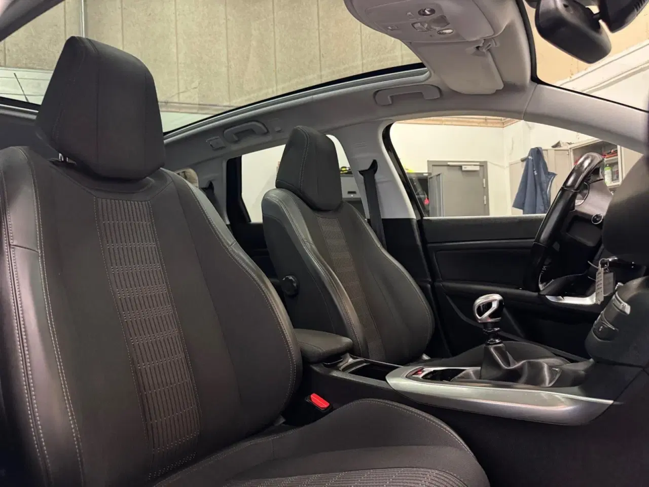 Billede 18 - Peugeot 308 1,6 BlueHDi 120 Allure Sky SW