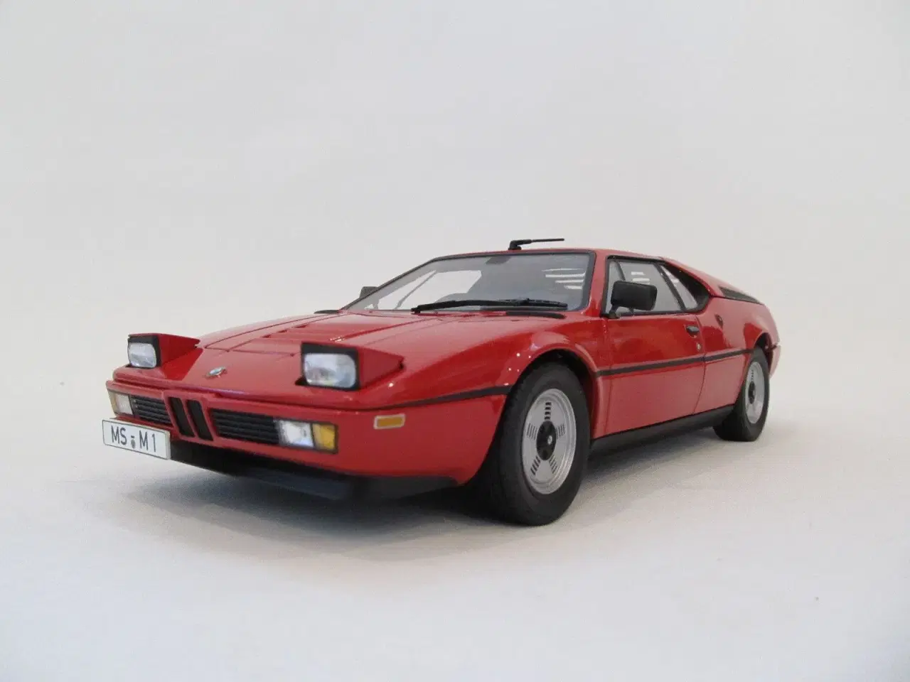 Billede 2 - 1978 BMW M1 - 1:18  Farve: Rød 