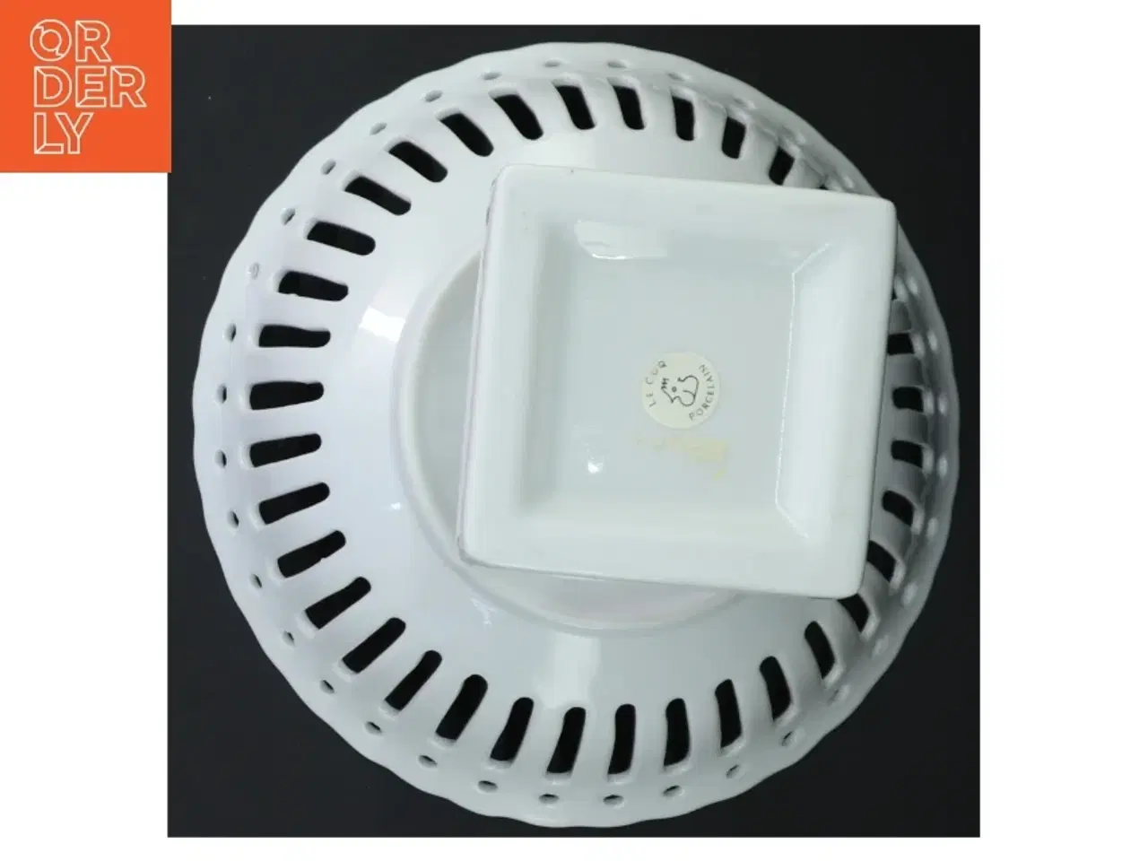 Billede 2 - Porcelæn opsats med blondekant fra LE COQ PORCELAINE (str. Ø 20 cm)