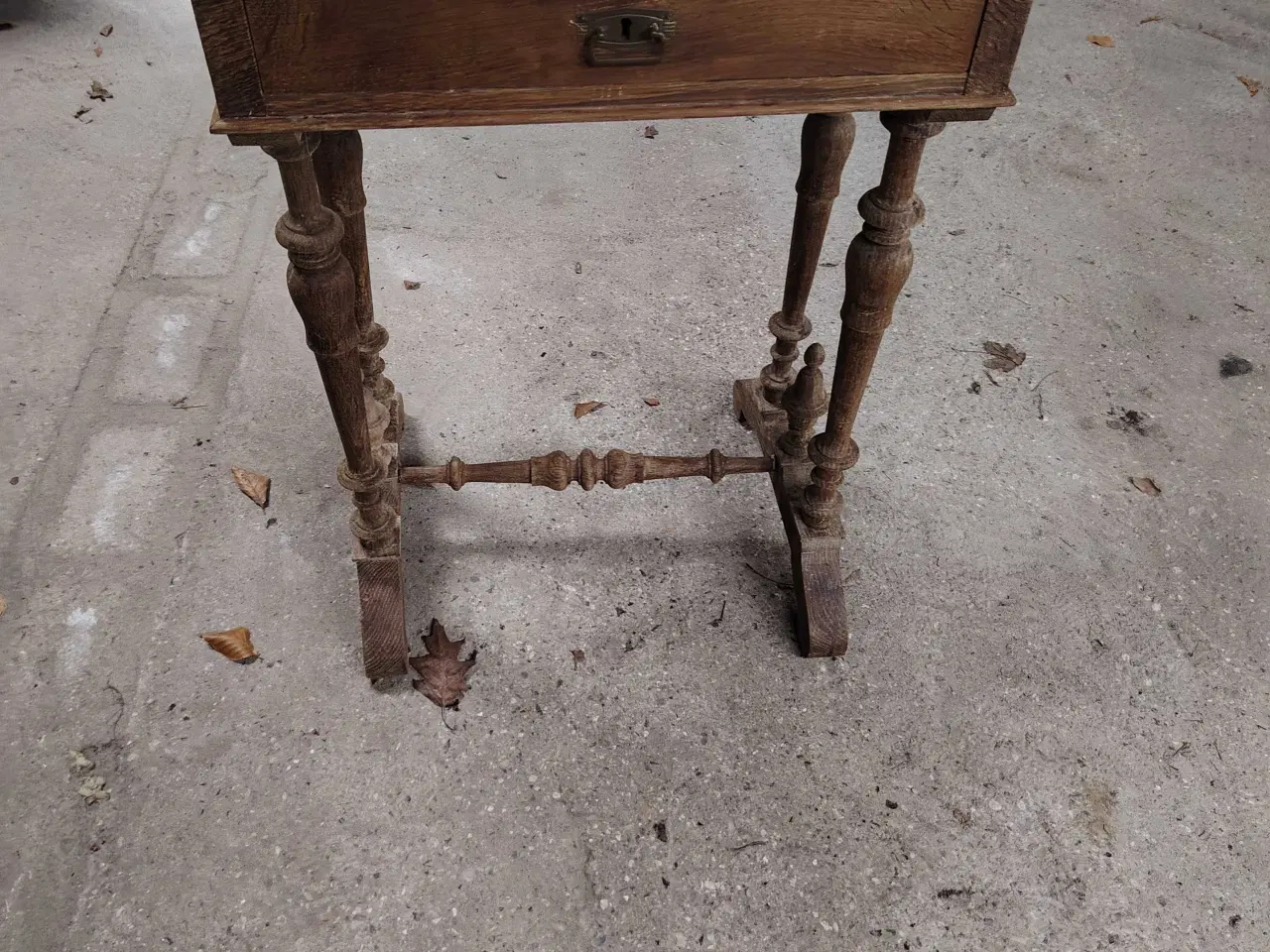 Billede 1 - Sybord af egetræ 