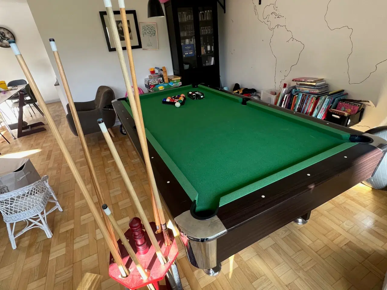 Billede 2 - Poolbord + Kø og køholder og billardkugler