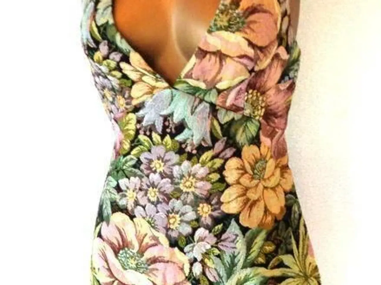 Billede 4 - kjole.m.blomstermotiv.Stør:.36 (Brand fra Topshop)