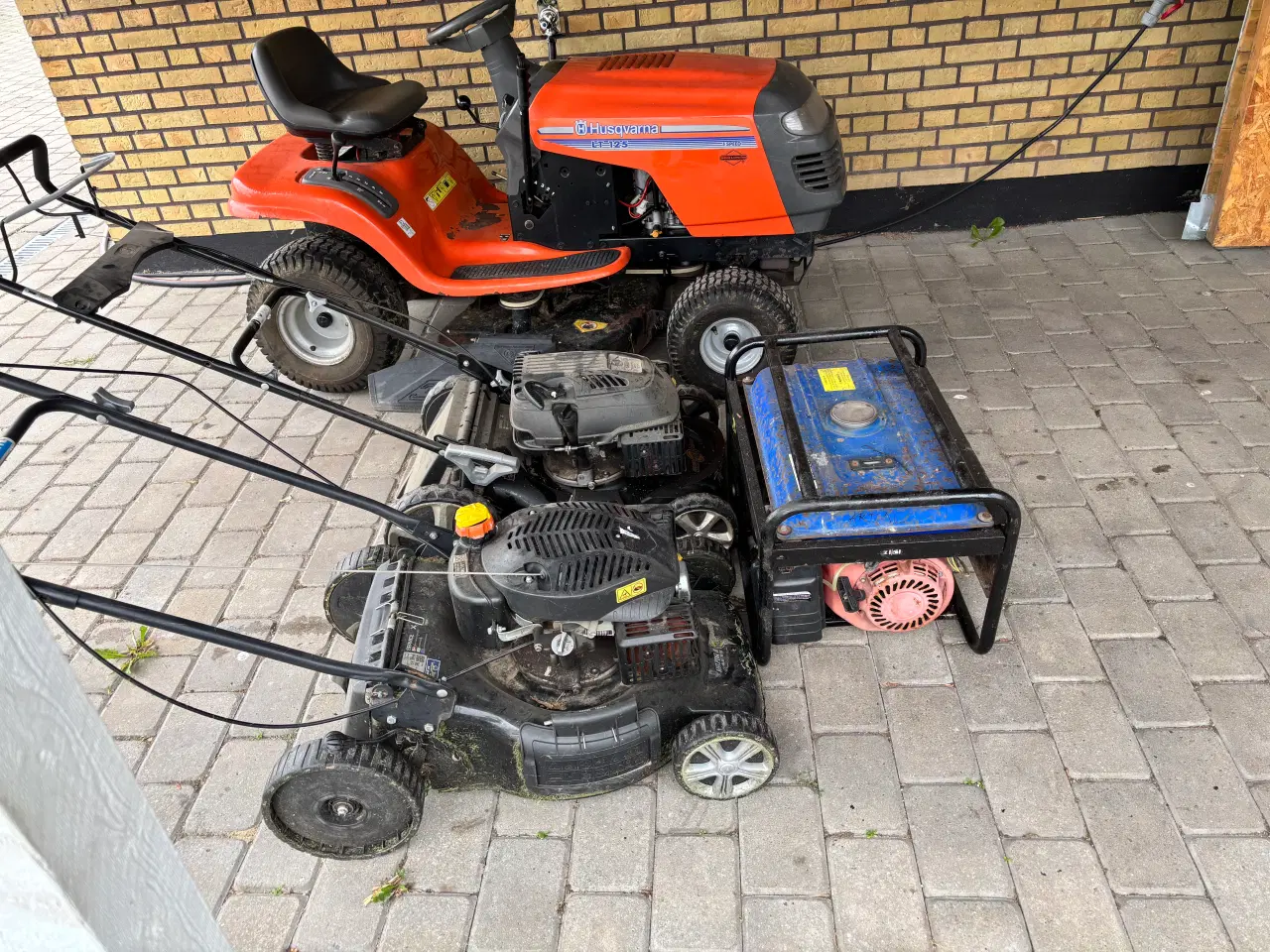 Billede 4 - 1 Havetraktor, 2 plæneklippere og en generator 