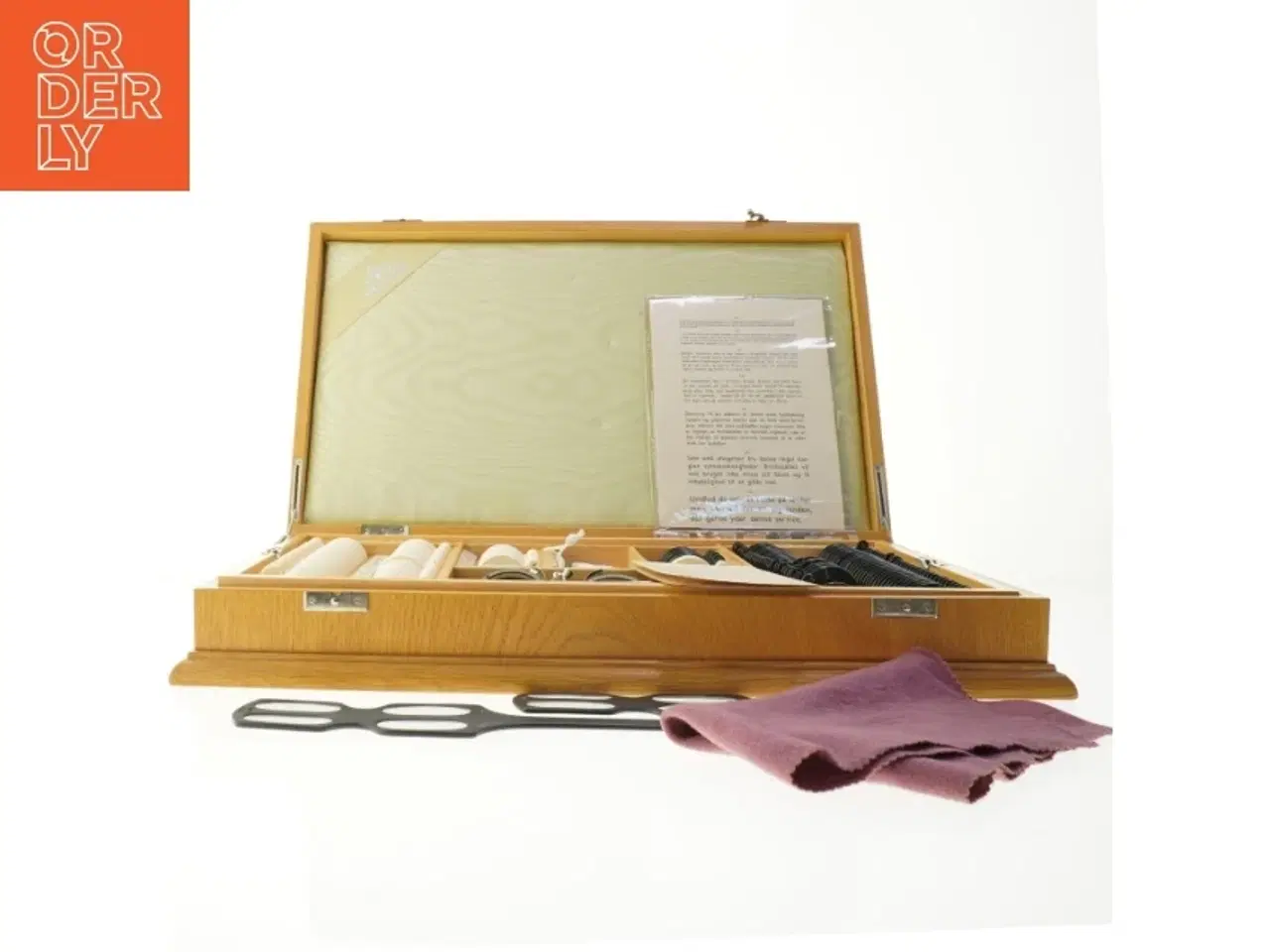 Billede 2 - Optiker udstyr i trækuffert. (str. 50x30 cm)