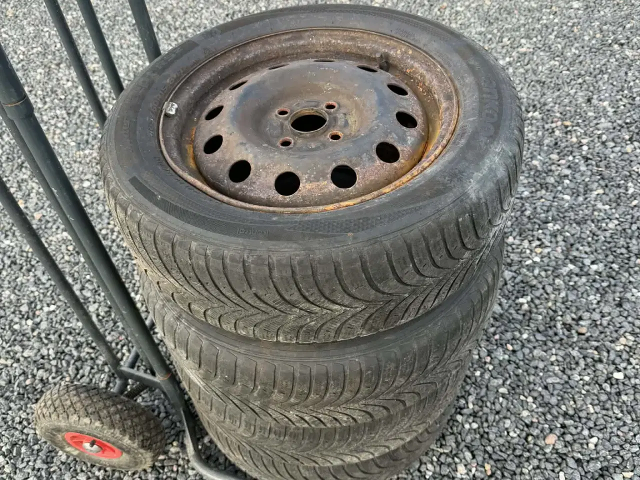 Billede 2 - 15" Stålfælge med Hankook vinterdæk