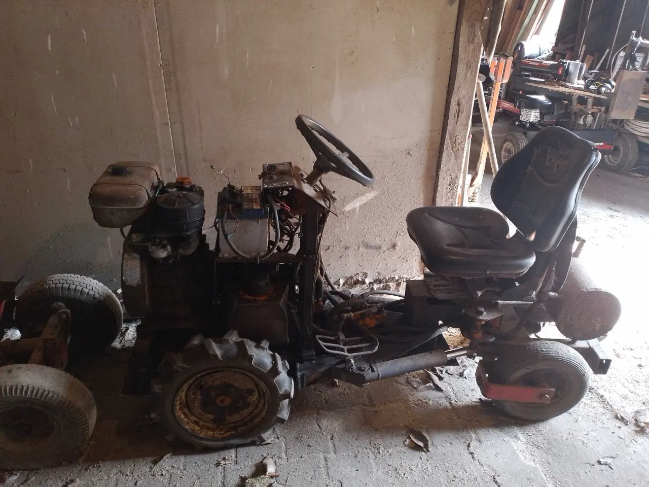 Billede 1 - Hjemmelavede juletræer traktor. 