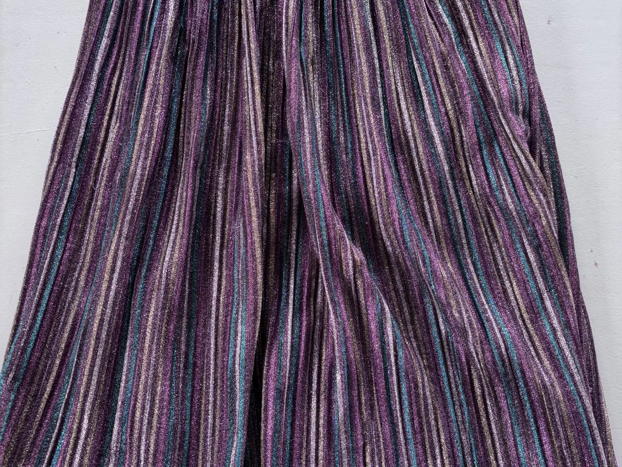 Billede 2 - Super fine nederdele - så gode som nye