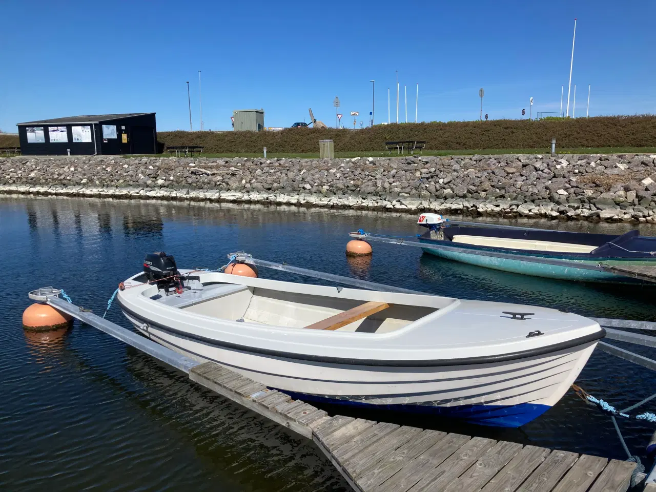 Billede 1 - 17 fod jolle uden motor og trailer.