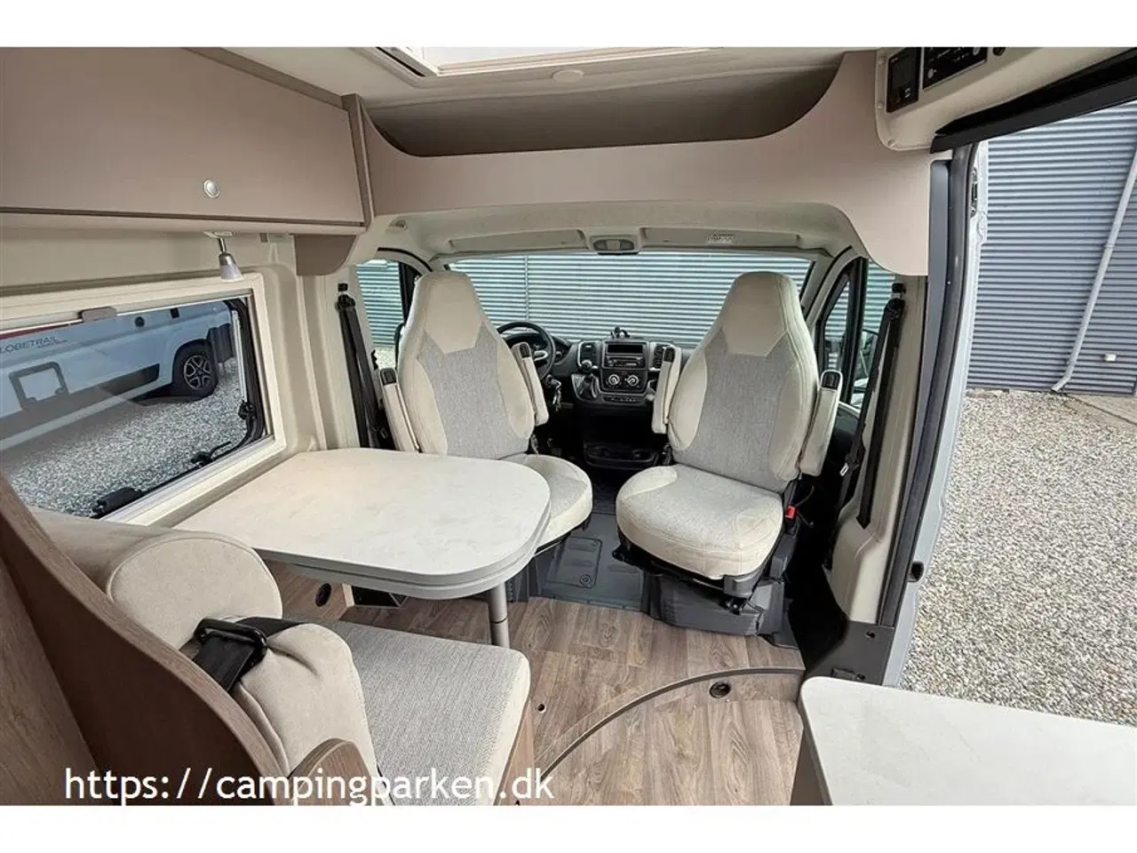 Billede 4 - 2024 - Carado CV600 Pro   Campervan på 6 meter, 9-trins automatgear, 140hk, anhængertræk og 2 solcellepaneler