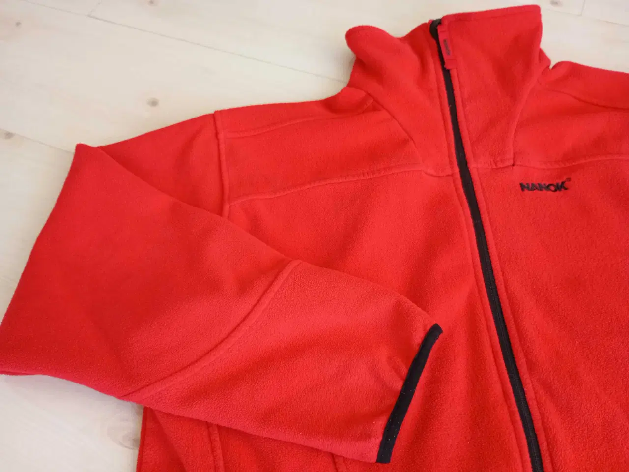 Billede 4 - NANOK Fleece jakke. Rød