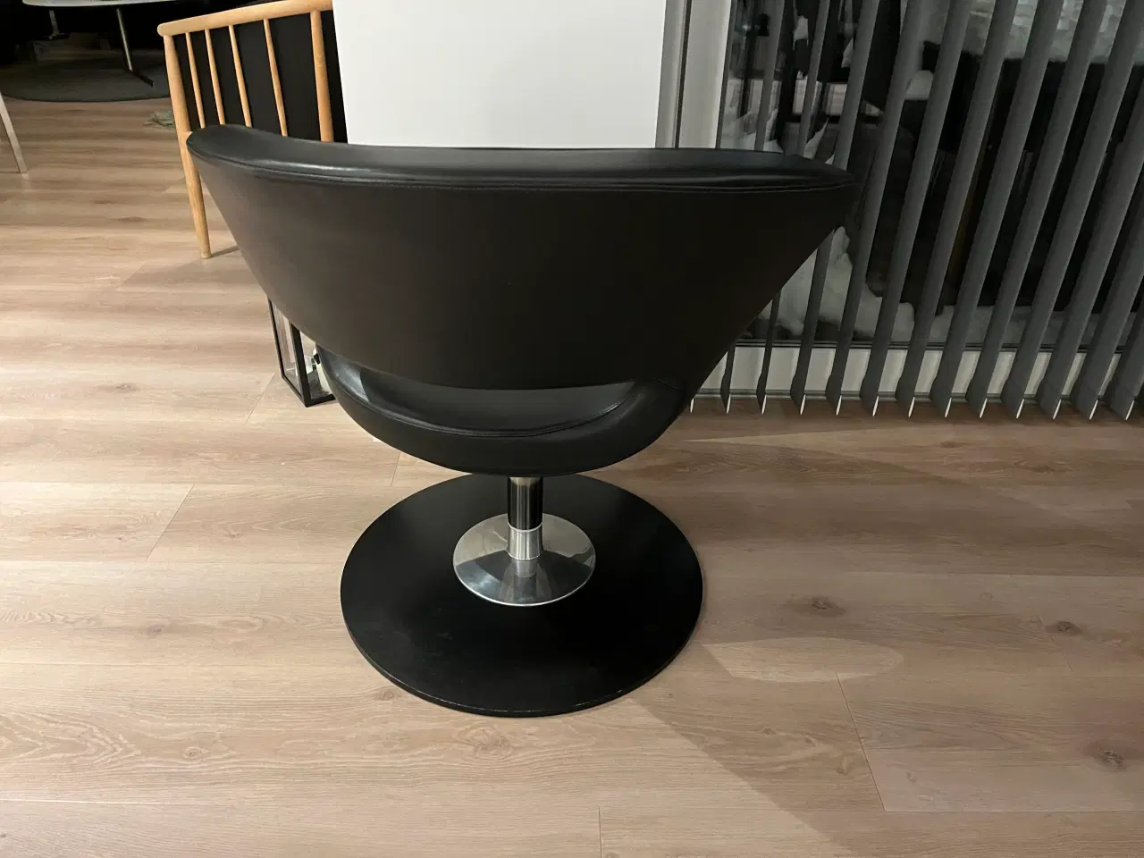 Billede 7 - Varier Peel Club loungestol med sort anilin læder.