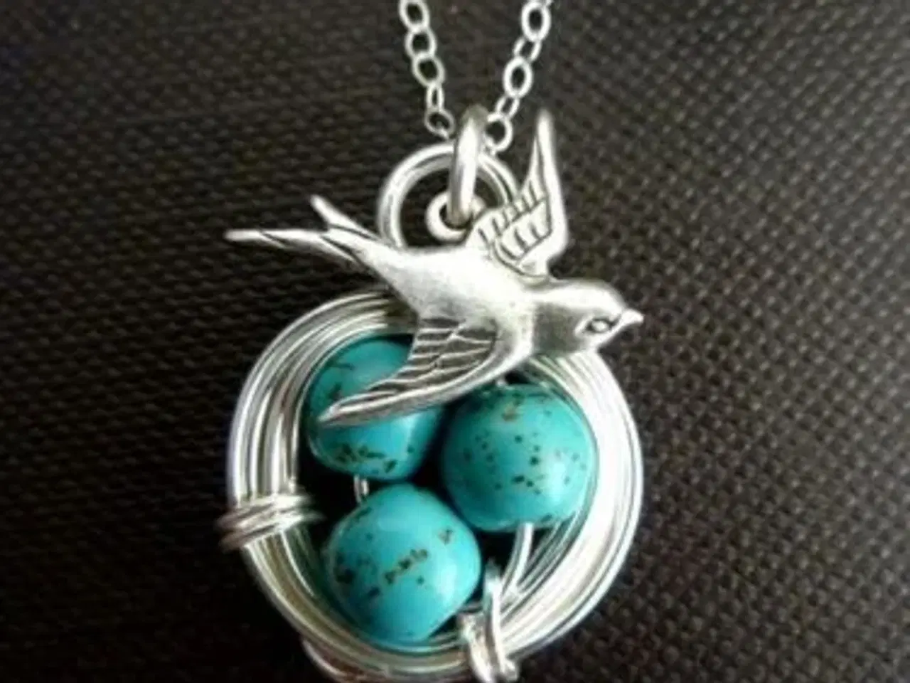 Billede 1 - * Sød halskæde med vedhæng med svale og turkis per