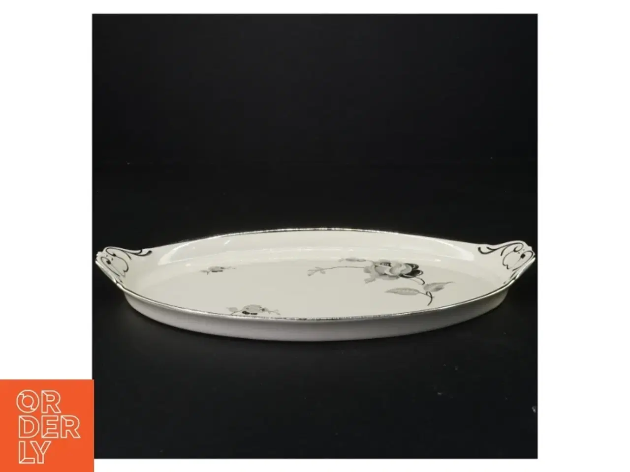 Billede 1 - Ovalt fad med dekorative elementer fra Københavns Porcellains Maleri (str. 30 x 19 cm)
