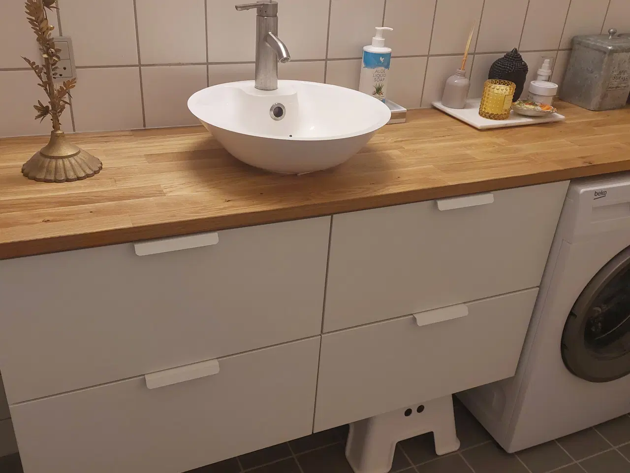 Billede 3 - badeværelses arrangement fra Ikea. Skabe Godmorgen
