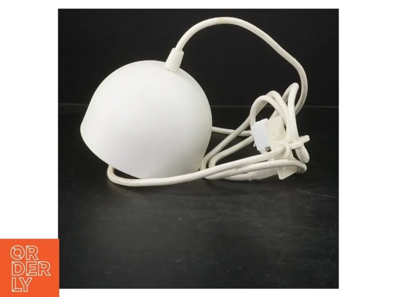Billede 3 - Hvid loftlampe fra IKEA (str. Ø 12,5 cm)
