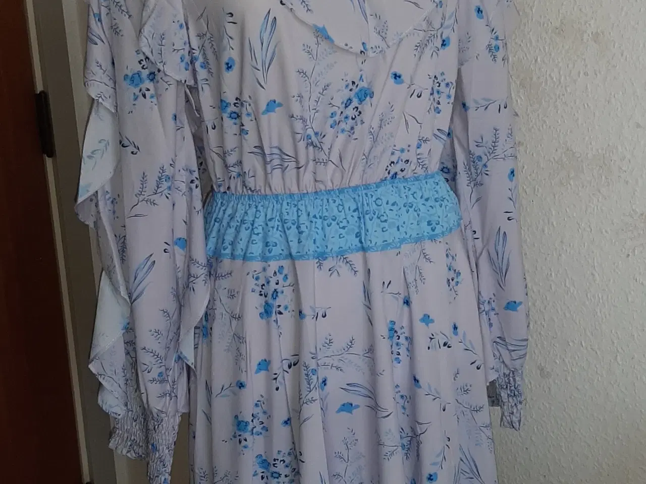 Billede 1 - Boho kjole,med flot farver i printet. Str: Medium