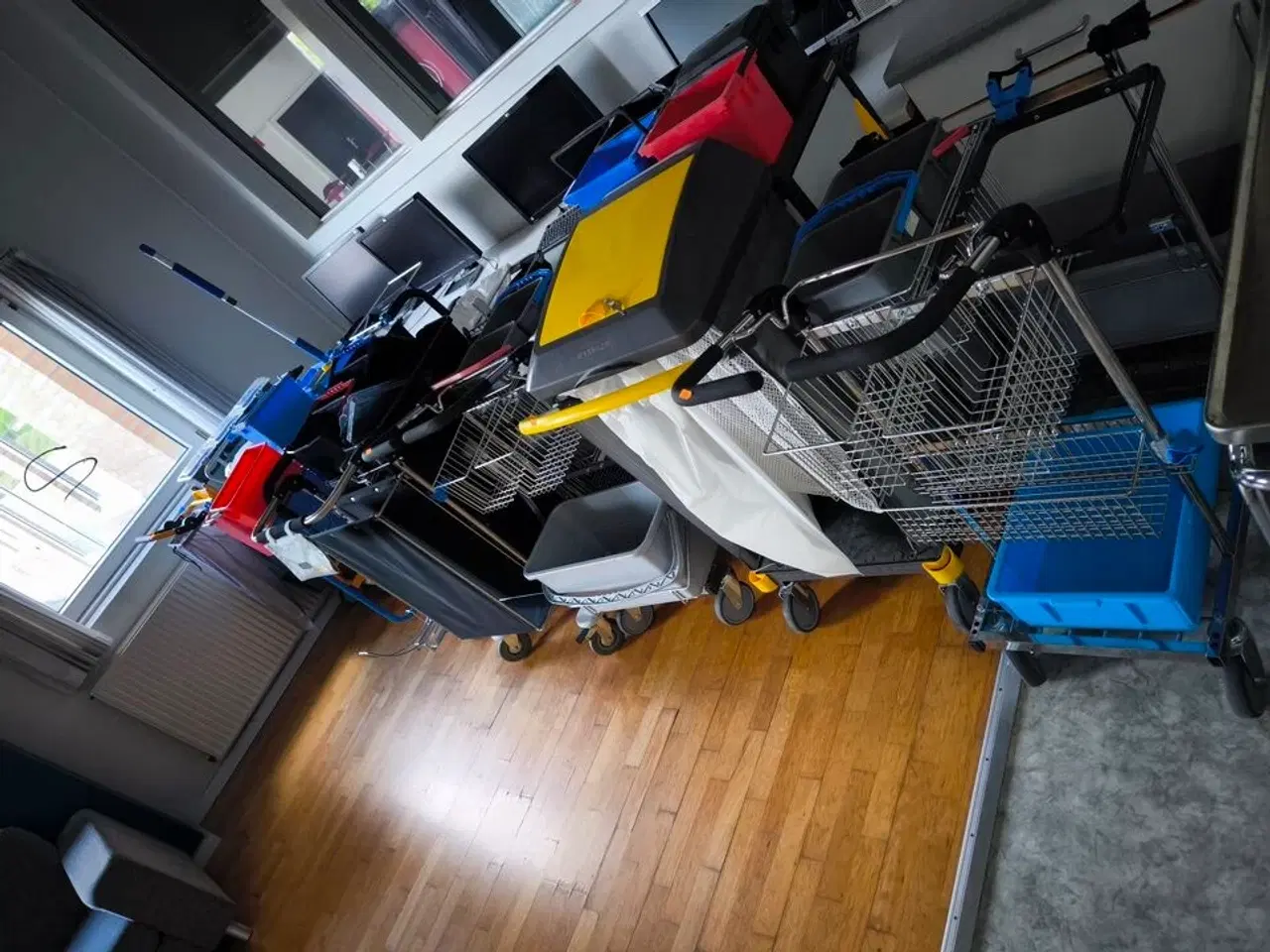 Billede 1 - Rengøringsvogne, fremførere m.v.