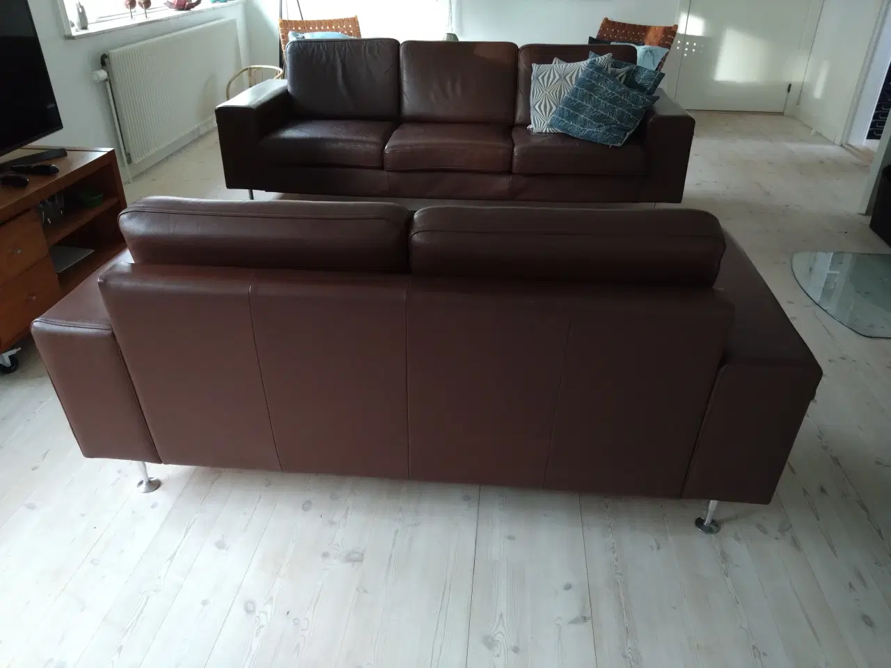 Billede 2 - Brun 2 persons Hurup lædersofa