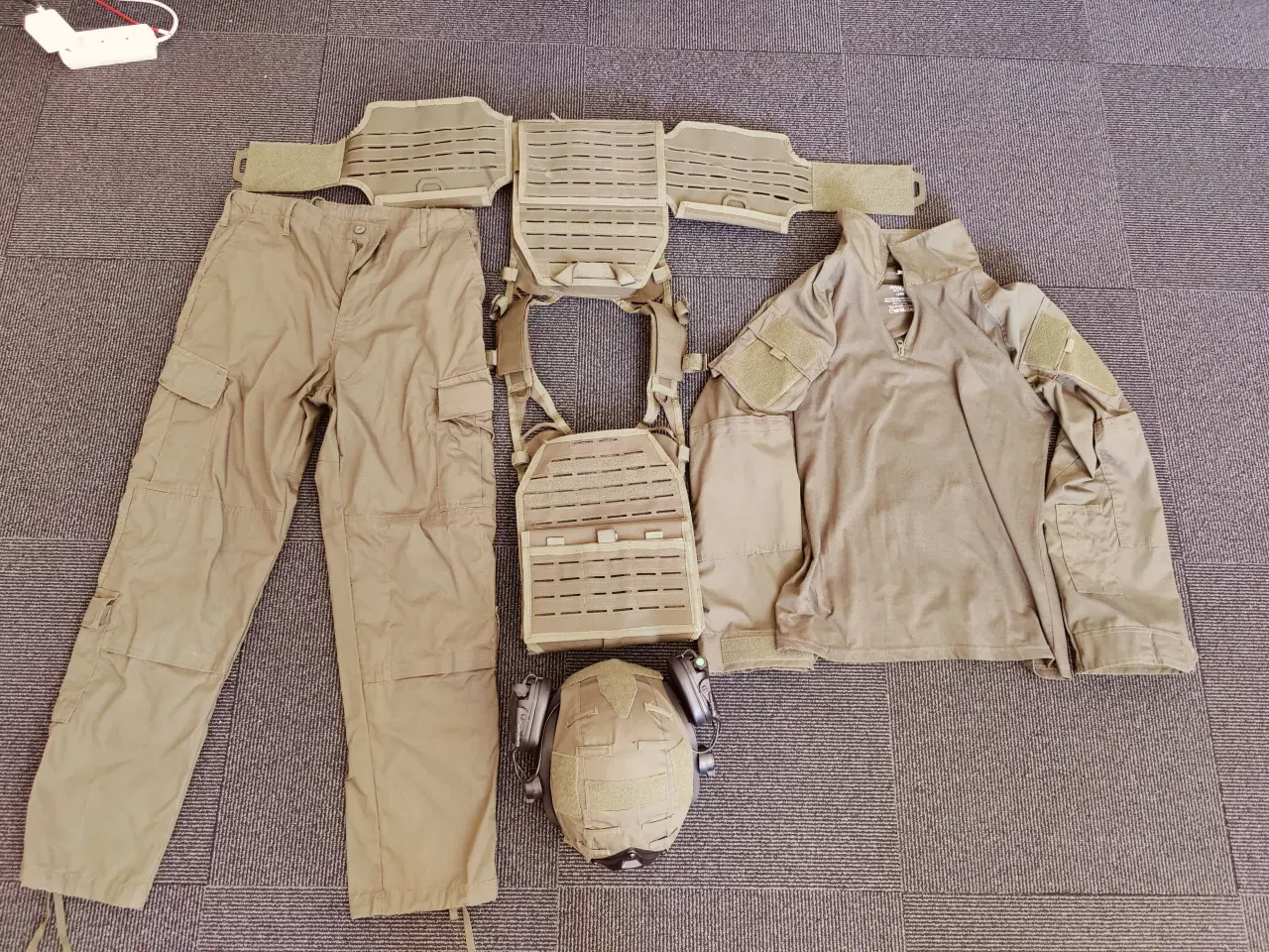 Billede 1 - fuldt sæt olive drape airsoft udstyr (uden hjelm)