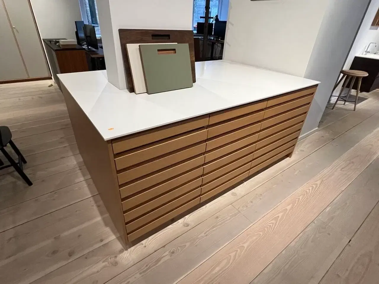 Billede 1 - Køkken Ø FORM PLUS+ med Bordplade i Sten