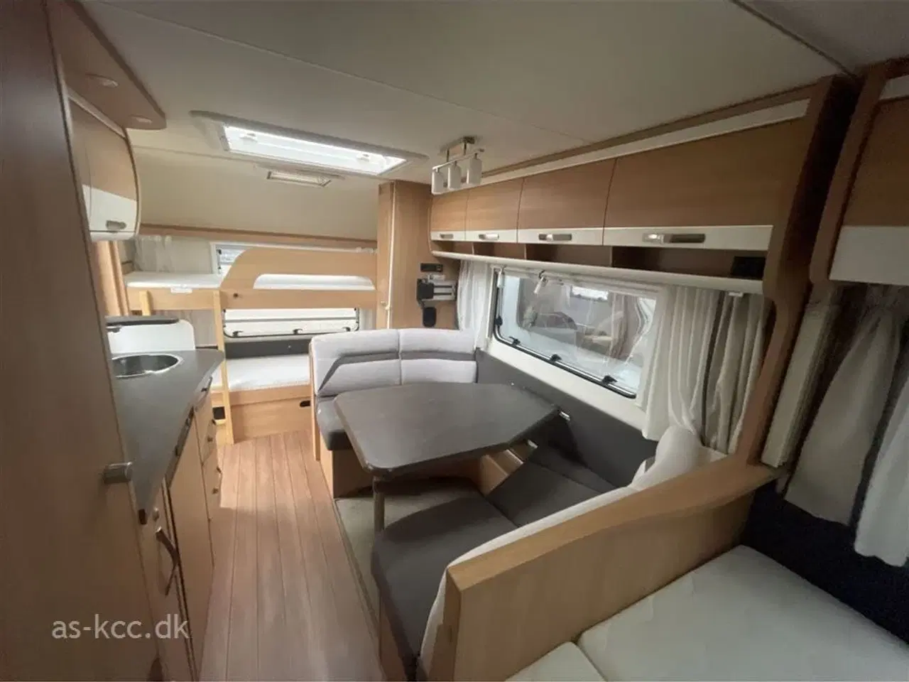 Billede 6 - 2019 - Knaus Südwind 500 FSK Knaus Südwind 500 FSK årg. 2019 6 sovepladser, 5 siddepladser, Isabella Commodore 3 m fortelt, mover.