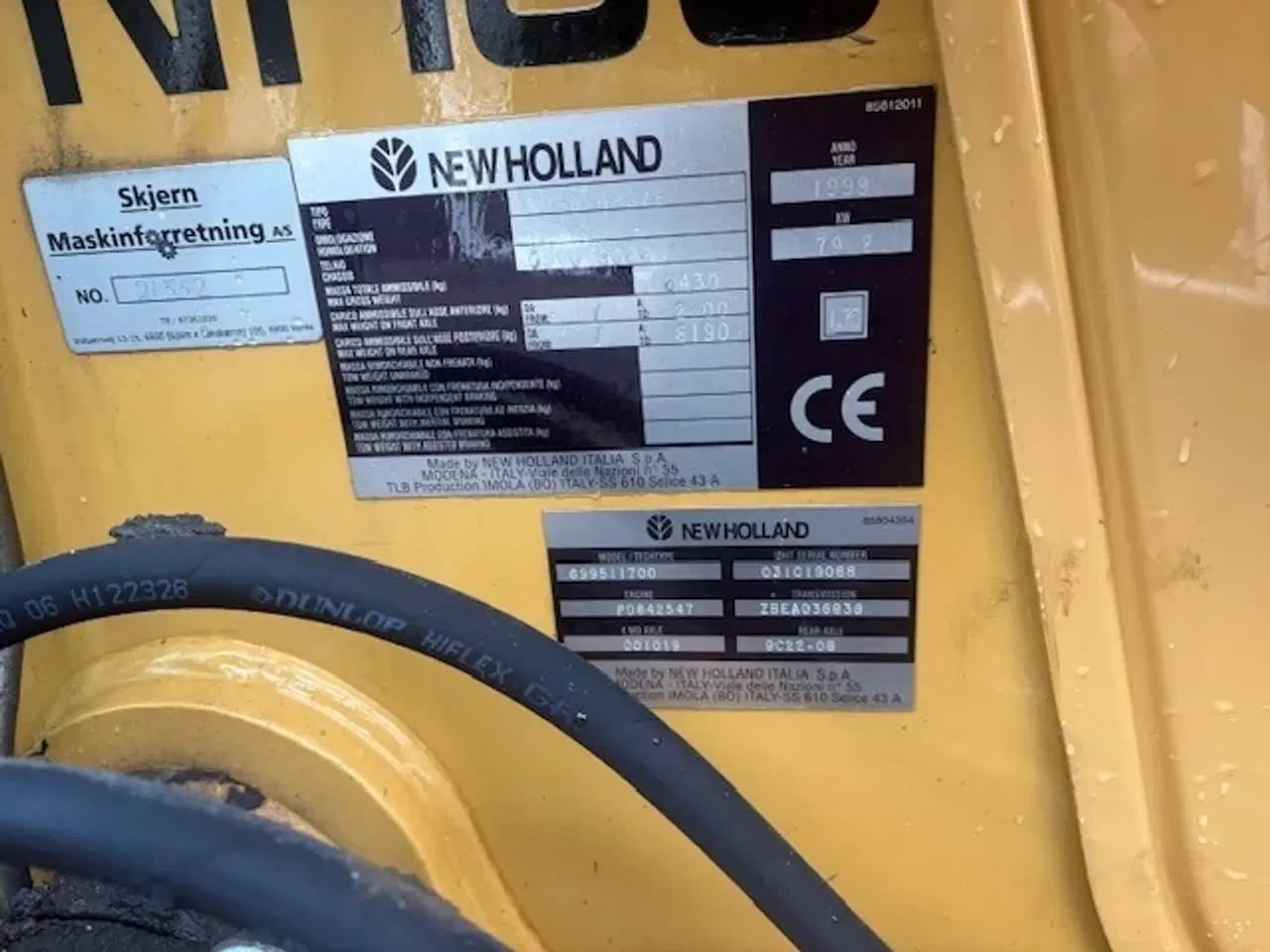 Billede 8 - New Holland 95 KUN 5600 TIMER, 4 WD, UDSKUD PÅ GRAVEARM