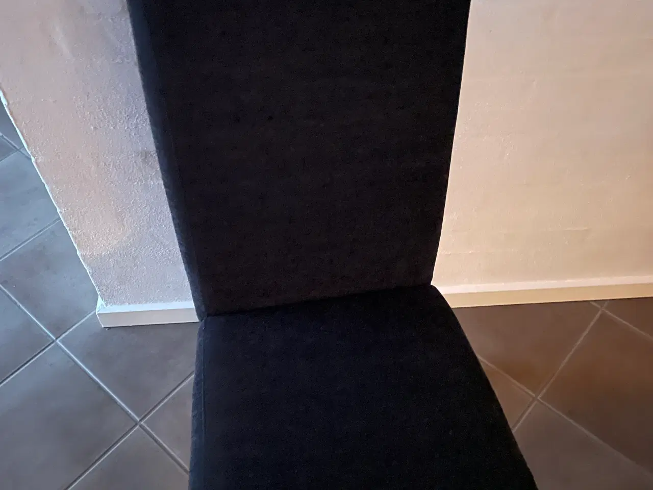 Billede 5 - Spisebord med 8 stole oliebehandlet