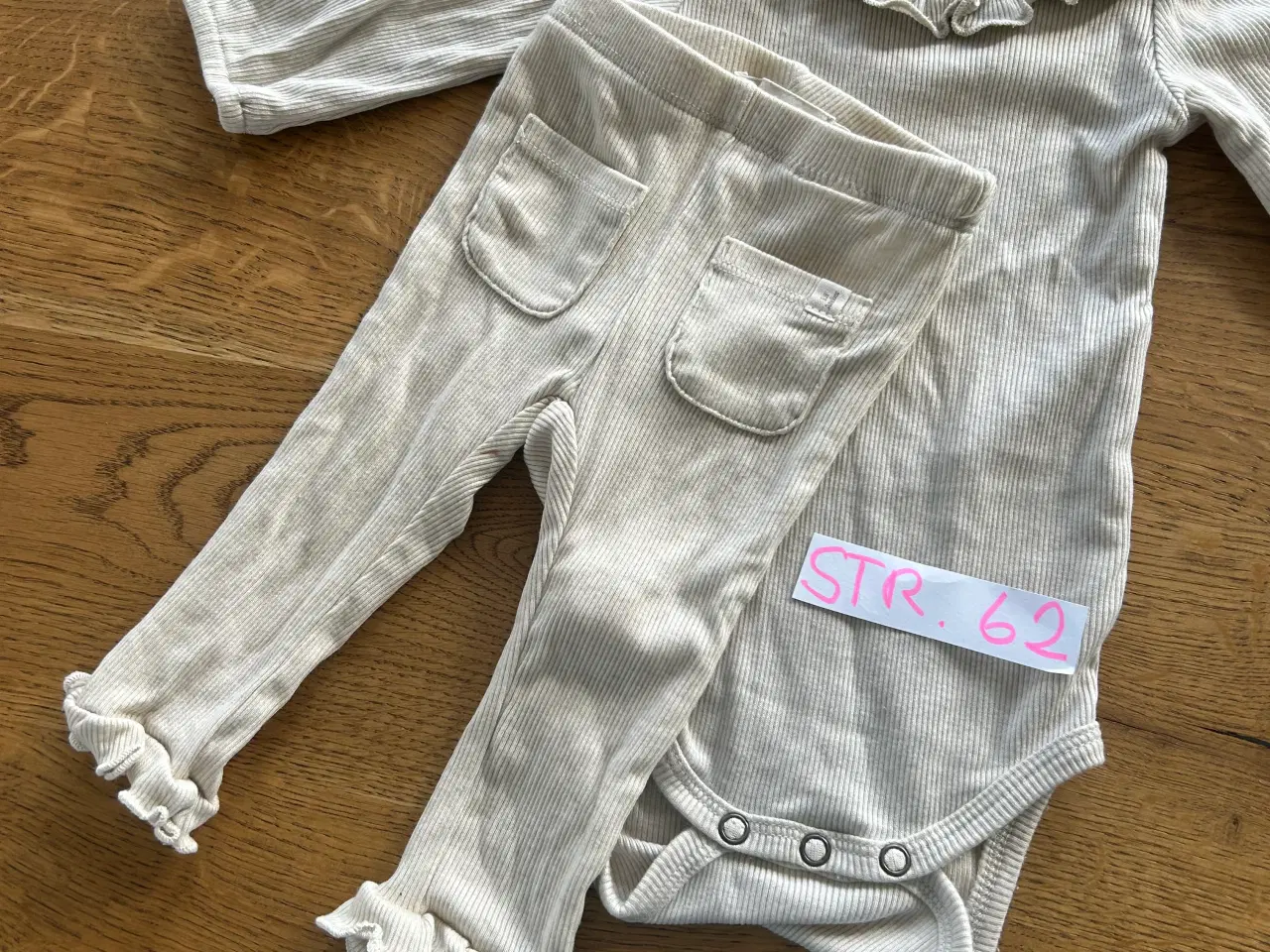 Billede 10 - Babytøj til pige str. 62
