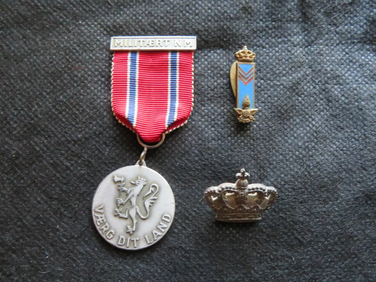 Billede 4 - Militære emblemer udenlandske.