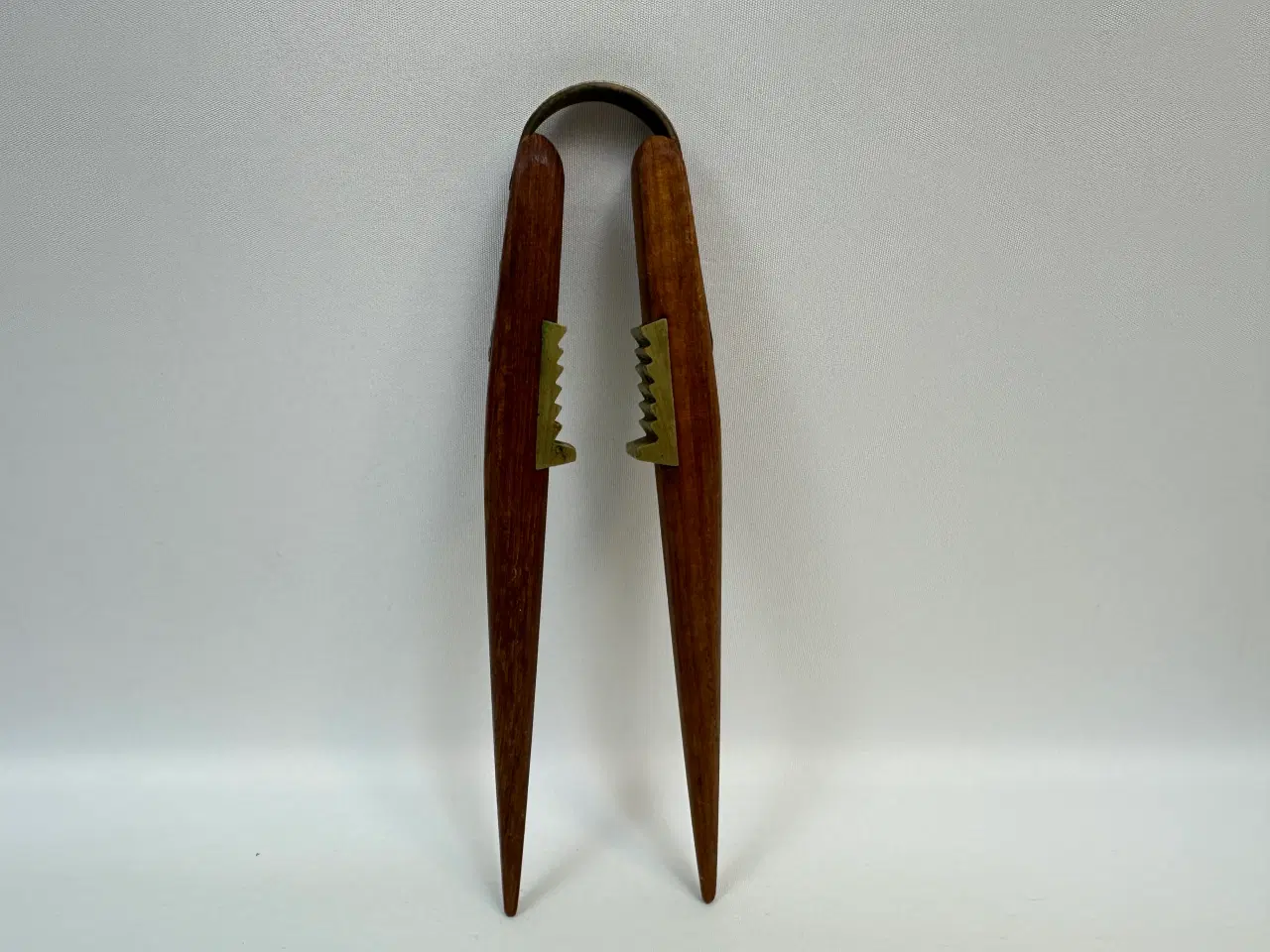 Billede 10 - Retro nøddeknækker i teak og messing