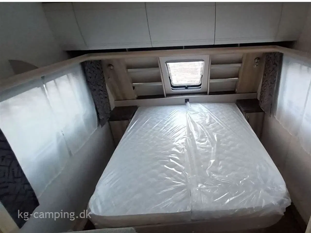 Billede 4 - 2025 - Hobby De Luxe 460 SFf   Populær rejsevogn med fritstående dobbeltseng. Kan opvejes til 1.500 KG.