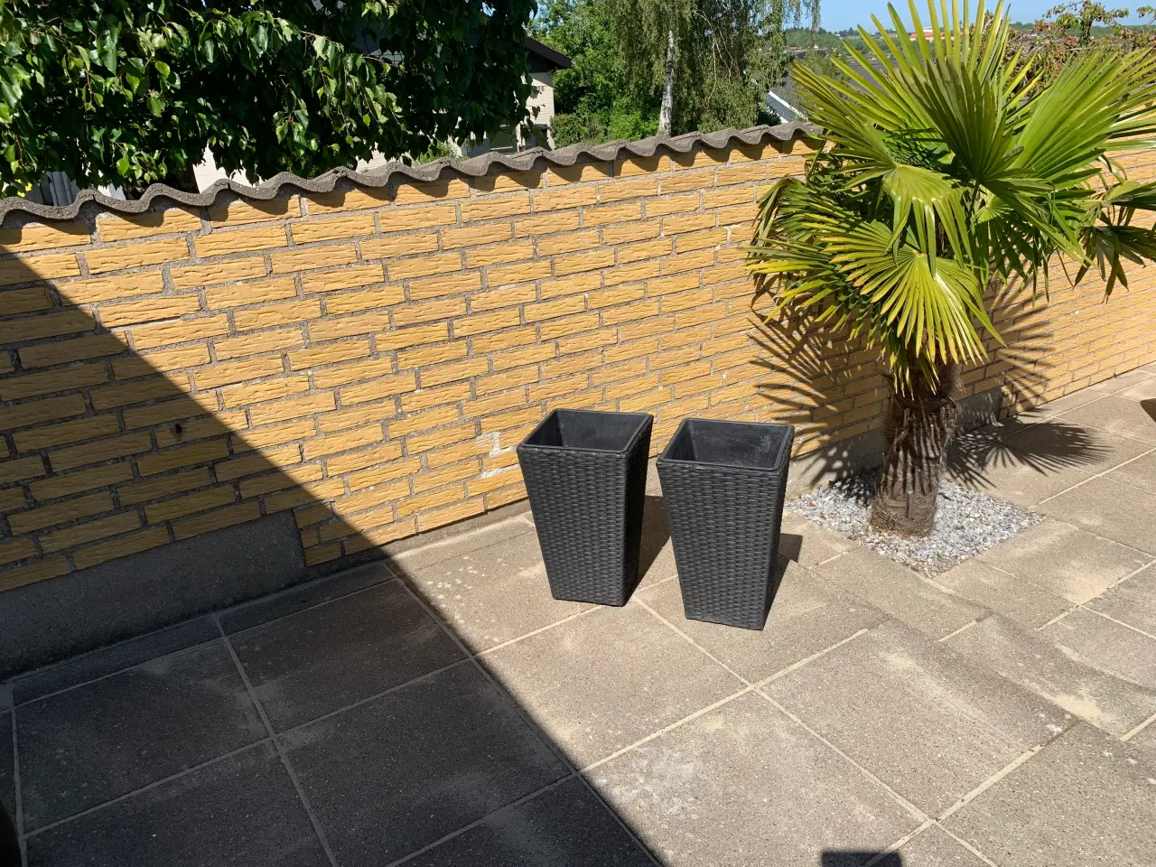 Billede 1 - Sorte/Grafitgrå Plantekurve - 2 stk